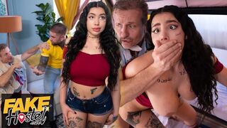 Piszkos jóga tanár belespriccel a barátnőjébe a szomszéd szobában