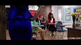 Angela White és Georgia Jones megbüntetik a cafka tinédzser diákokat