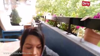 Lara Bergmann forró baletli cidázása meghágva nagyméretű faszal