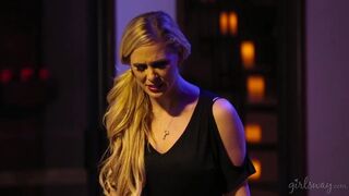 Cherie Deville és Mercedes Carrera forró lesbi fetis kalandja