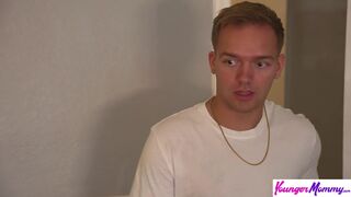 Kenzie Love figyeli, hogy a nevelő fia meghágja a szűz bulkeszát – szigorú anyai tanács