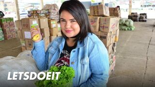Behemót latina milf picsája mélyen megkefélve xiomarától