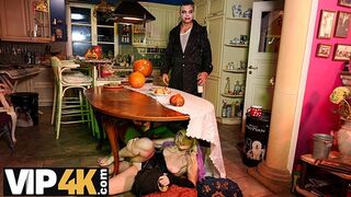 Cseh idős cosplay csábítás non-pg buli hangulatban
