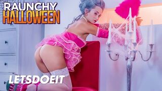 Shrima Malati maszkos szépkorú szeretővel ünnepli halloween-t durva dugással