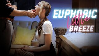 Cuki zsenge Breezy Bri kinky hangulatban csábítja a nevelő atyja barátját dögös alsóruhában