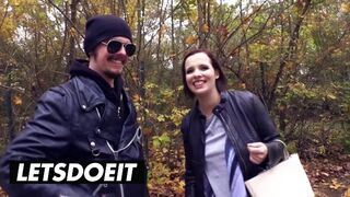 Óriási keblű csoki hajú német szuka felvétel a termetes kombiban vad baszásra