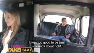 Tinédzser pasi gyorsan szétkúrja Angel Piaff szaftos kiborotvált puncáját a hamis taxiban
