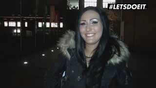 Mira grey német fekete ribi keféli az idegent pénzért a buszon