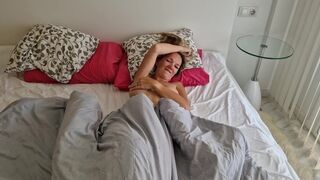Szexy pali meghágja a haver feleségét, miután az lelépett, és pov videót készít neki