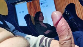 Idegen zsenge lecummantja a fazsat a buszon