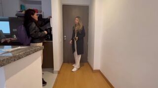 A szomszéd kiscsaj lesbi vágyait teljesítem hálából