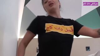 Vonzó afganisztáni milf lecidázza és veri a kukit amatőr videón