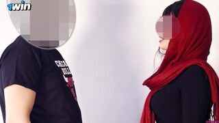 Arab milf hangos kefélése nem hagyja aludni a szomszédot, így hívja őt is hancúrozni