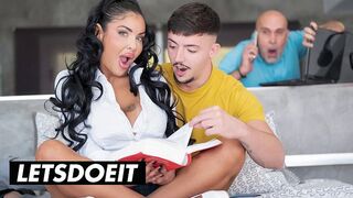 Kezdő angolos csajszi valagban profi a LetsDoeIt csatornán