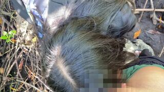 Kockázatos nyilvános szeretkezés és beleélvezés az út szélén